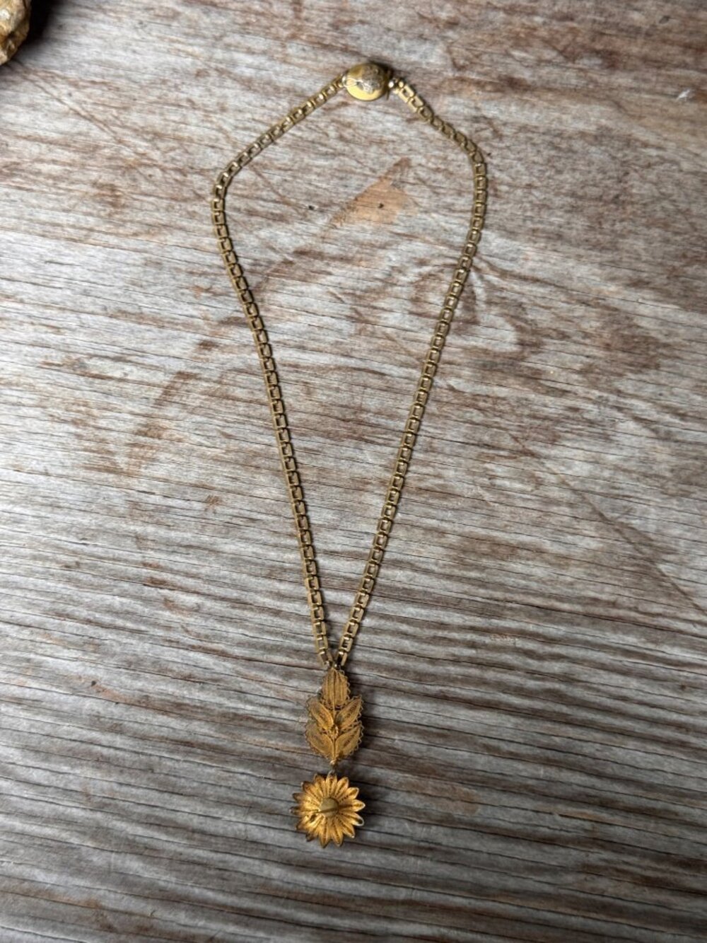 Vintage Gold Tone Filigree Flower Necklace Clear Crystal Floral Drop 18” - Picture 6 of 6